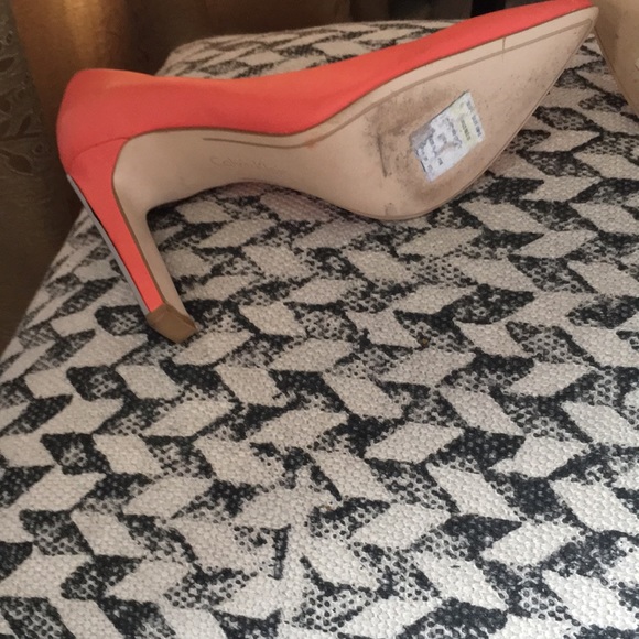 For sale Calvin Klein slightly worn classic coral pump - Picture 2 of 4